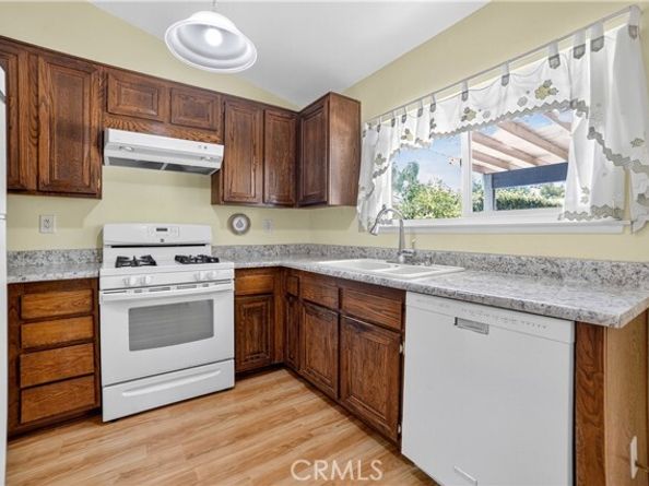 9429 Glade Avenue, Chatsworth (los Angeles) CA 91311