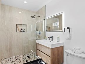 19377 Halsted Street, Northridge (los Angeles) CA 91324
