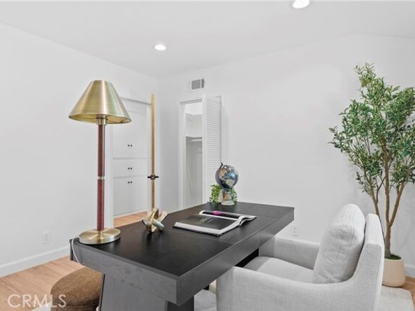 19377 Halsted Street, Northridge (los Angeles) CA 91324