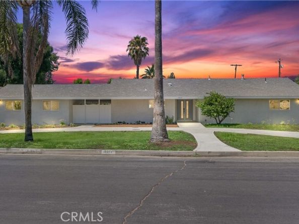 19377 Halsted Street, Northridge (los Angeles) CA 91324