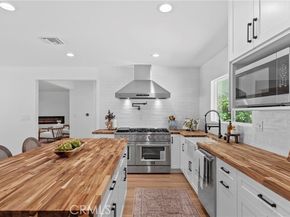 19377 Halsted Street, Northridge (los Angeles) CA 91324