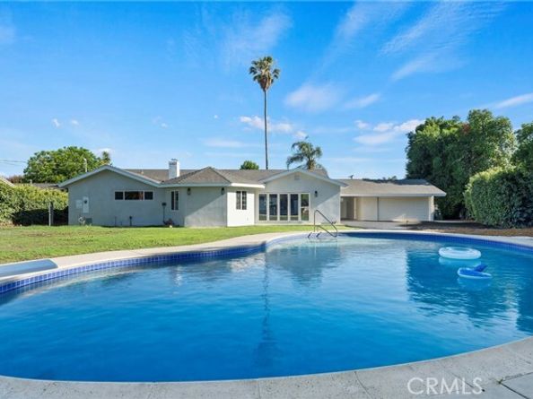 19377 Halsted Street, Northridge (los Angeles) CA 91324