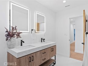 19377 Halsted Street, Northridge (los Angeles) CA 91324
