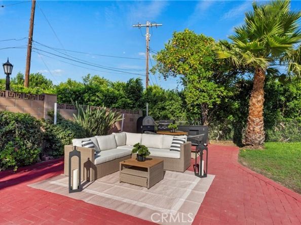 19377 Halsted Street, Northridge (los Angeles) CA 91324