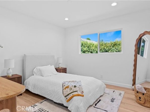 19377 Halsted Street, Northridge (los Angeles) CA 91324