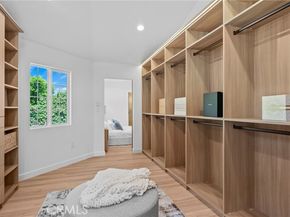 19377 Halsted Street, Northridge (los Angeles) CA 91324