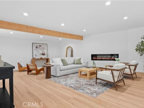 19377 Halsted Street, Northridge (los Angeles) CA 91324