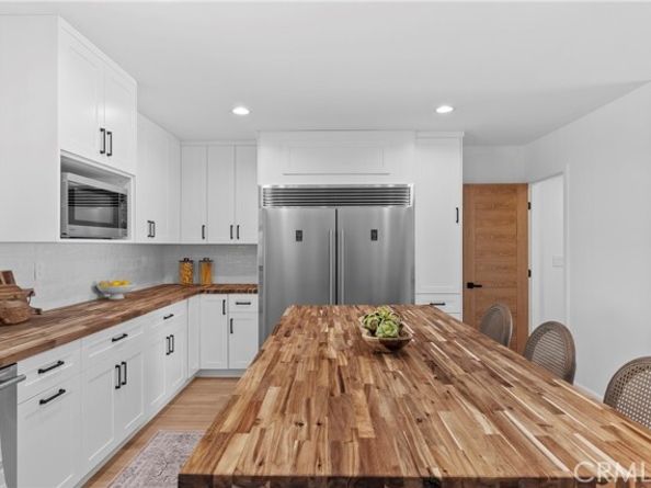 19377 Halsted Street, Northridge (los Angeles) CA 91324