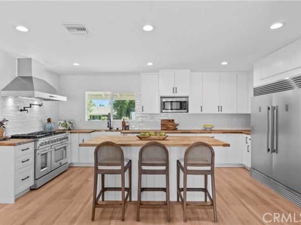 19377 Halsted Street, Northridge (los Angeles) CA 91324