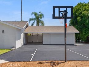 19377 Halsted Street, Northridge (los Angeles) CA 91324