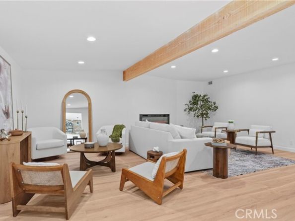 19377 Halsted Street, Northridge (los Angeles) CA 91324