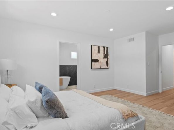19377 Halsted Street, Northridge (los Angeles) CA 91324