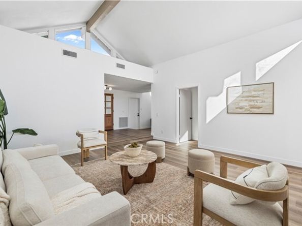 21108 Mayall, Chatsworth (los Angeles) CA 91311