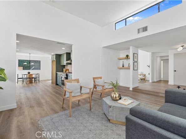 21108 Mayall, Chatsworth (los Angeles) CA 91311