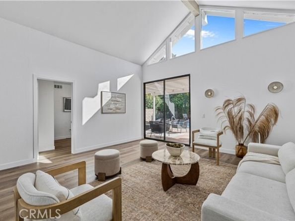 21108 Mayall, Chatsworth (los Angeles) CA 91311