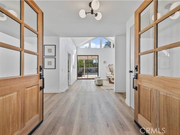 21108 Mayall, Chatsworth (los Angeles) CA 91311