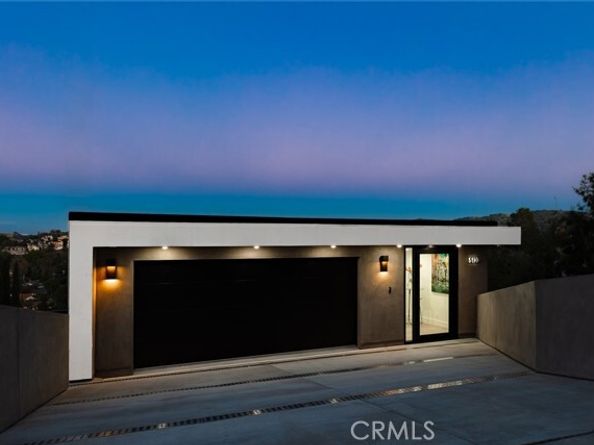 5134 Medina Road, Woodland Hills (los Angeles) CA 91364