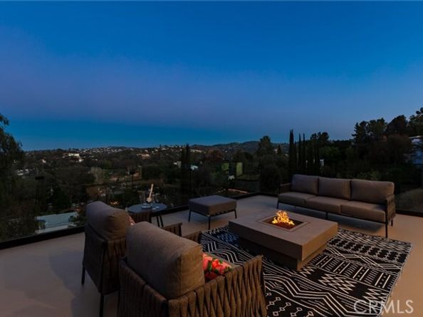 5134 Medina Road, Woodland Hills (los Angeles) CA 91364