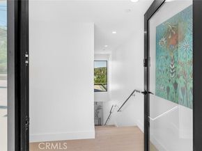 5134 Medina Road, Woodland Hills (los Angeles) CA 91364