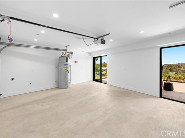5134 Medina Road, Woodland Hills (los Angeles) CA 91364
