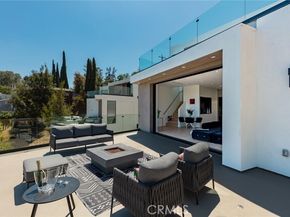 5134 Medina Road, Woodland Hills (los Angeles) CA 91364