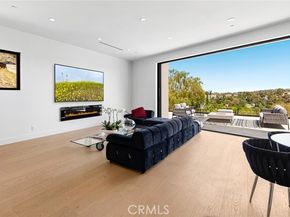 5134 Medina Road, Woodland Hills (los Angeles) CA 91364
