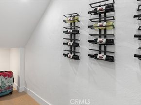 5134 Medina Road, Woodland Hills (los Angeles) CA 91364