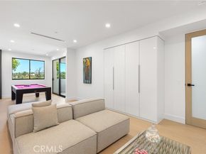 5134 Medina Road, Woodland Hills (los Angeles) CA 91364