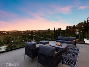 5134 Medina Road, Woodland Hills (los Angeles) CA 91364