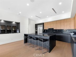 5134 Medina Road, Woodland Hills (los Angeles) CA 91364