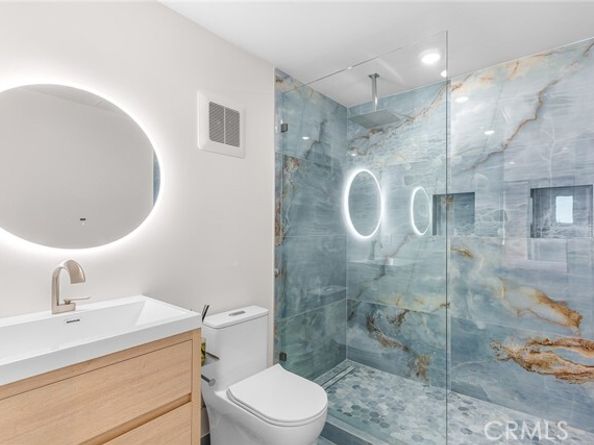 5134 Medina Road, Woodland Hills (los Angeles) CA 91364