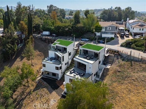 5134 Medina Road, Woodland Hills (los Angeles) CA 91364