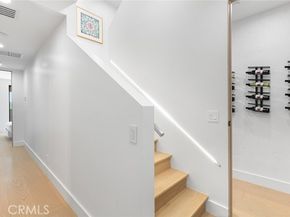 5134 Medina Road, Woodland Hills (los Angeles) CA 91364