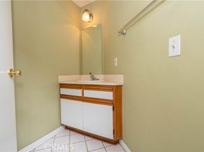 11377 Osborne Place 34, Sylmar (los Angeles) CA 91342