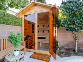 7714 Lasaine Avenue, Northridge (los Angeles) CA 91325