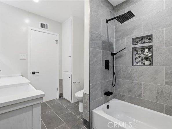 16025 Calahan St, North Hills (los Angeles) CA 91343