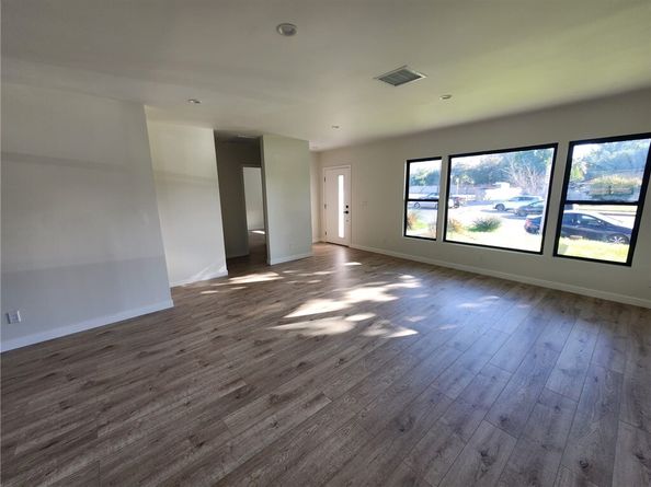 9033 Lindley Avenue, Northridge (los Angeles) CA 91325