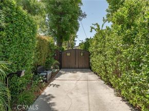 22702 Califa Street, Woodland Hills (los Angeles) CA 91367