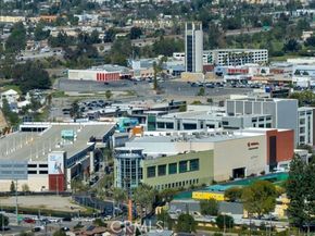 11667 Burbank, North Hollywood (los Angeles) CA 91601