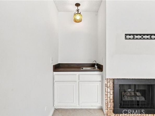 18631 Collins Street 30, Tarzana (los Angeles) CA 91356