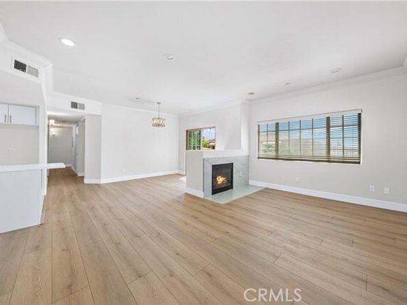 421 E Santa Anita 301, Burbank CA 91501
