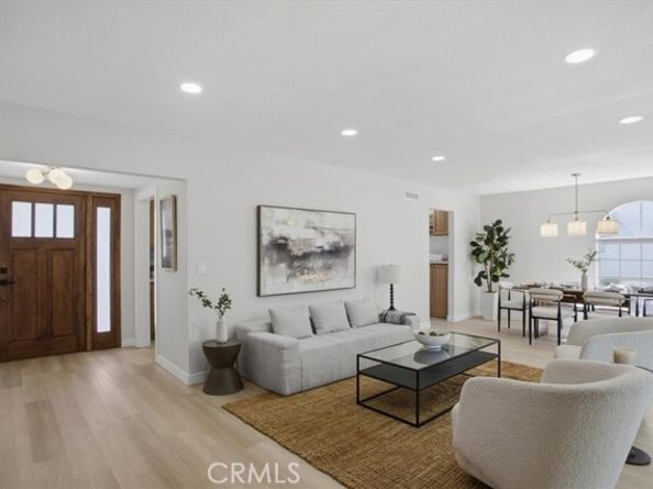 15852 Bryant Street, North Hills (los Angeles) CA 91343