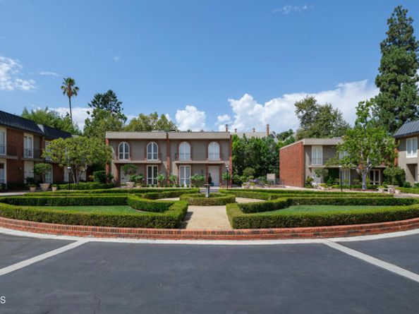 1105 S Orange Grove Boulevard, Pasadena CA 91105