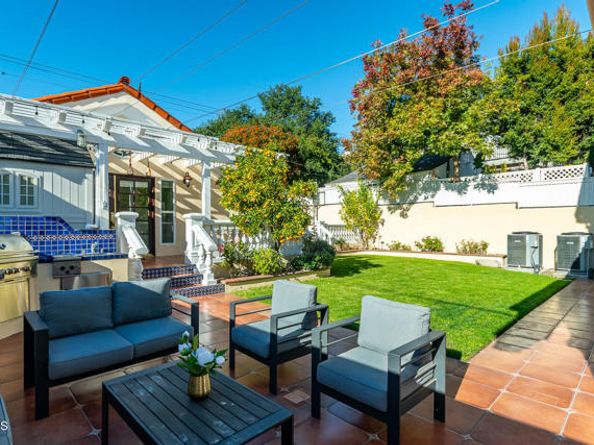 1075 E Tujunga Avenue, Burbank CA 91501