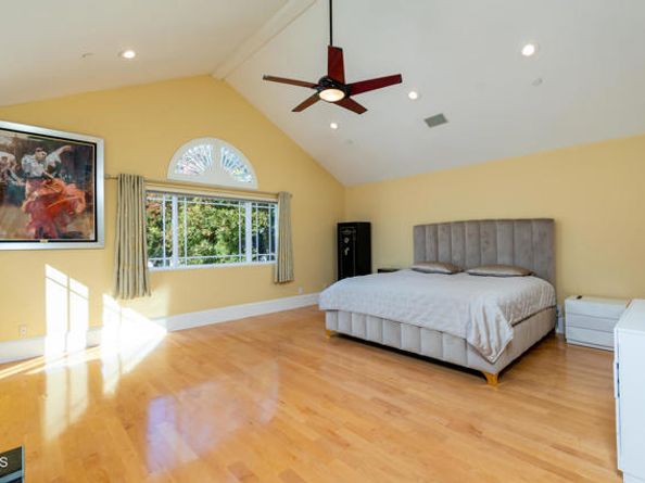 1075 E Tujunga Avenue, Burbank CA 91501