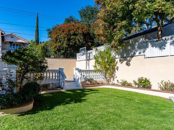 1075 E Tujunga Avenue, Burbank CA 91501