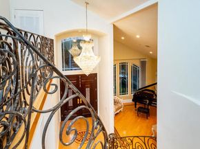 1075 E Tujunga Avenue, Burbank CA 91501