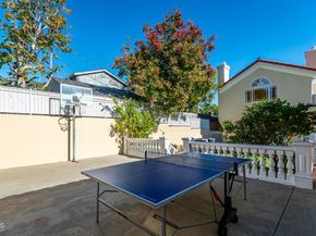 1075 E Tujunga Avenue, Burbank CA 91501