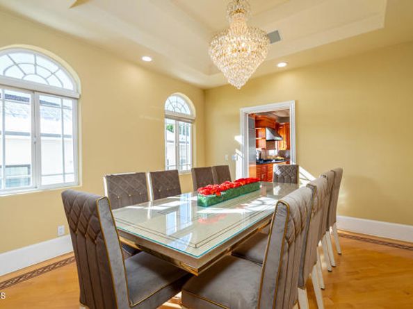 1075 E Tujunga Avenue, Burbank CA 91501