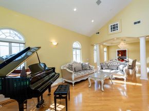 1075 E Tujunga Avenue, Burbank CA 91501